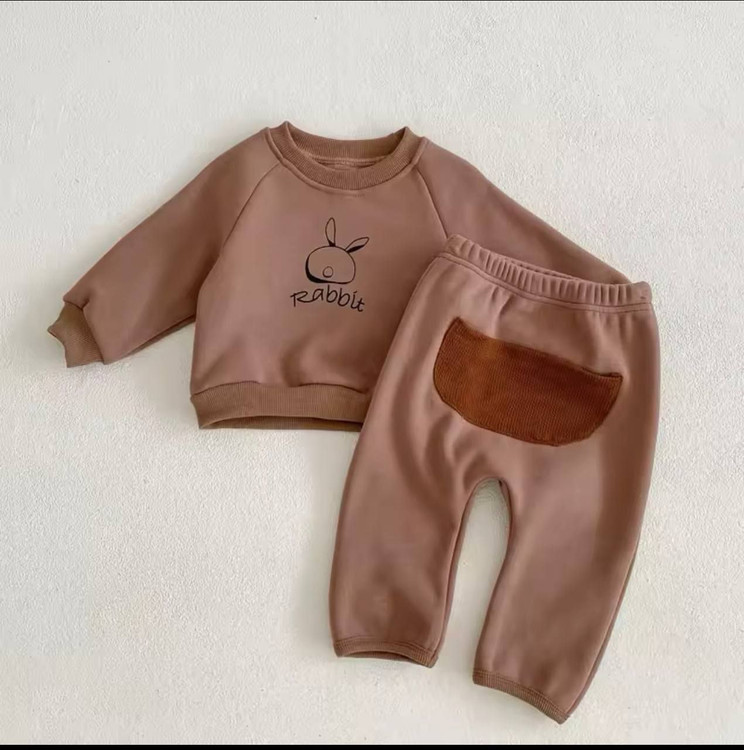 دو تکه بچگانه داخل خز سایز ۷۳ رنگ شیری و شکلاتی